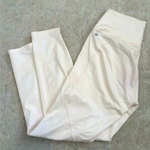 Fabletics 🤍 High-Rise 7/8 Leggings in Ivory Size: Small